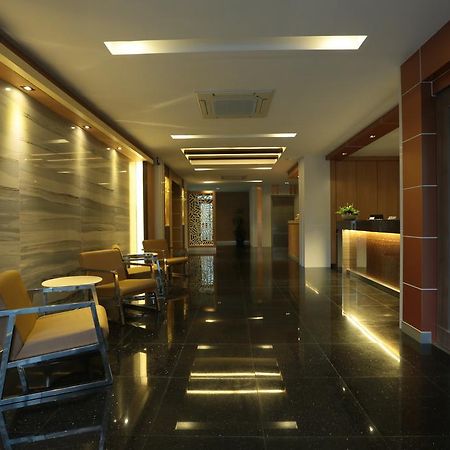 V Hotel Ubon Ratchathani Extérieur photo