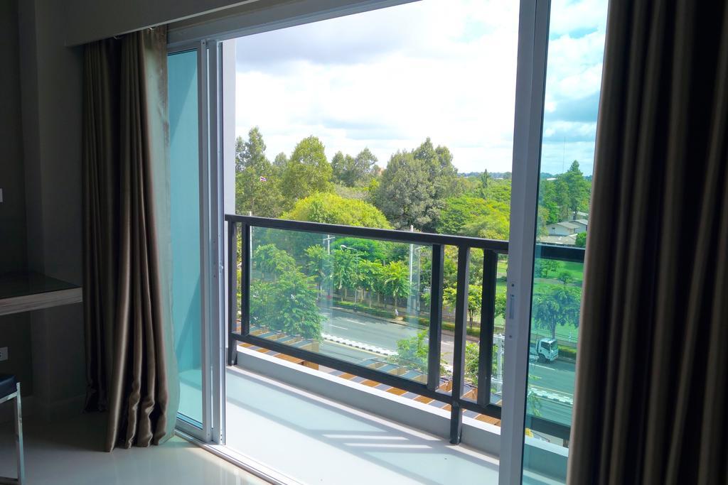 V Hotel Ubon Ratchathani Extérieur photo