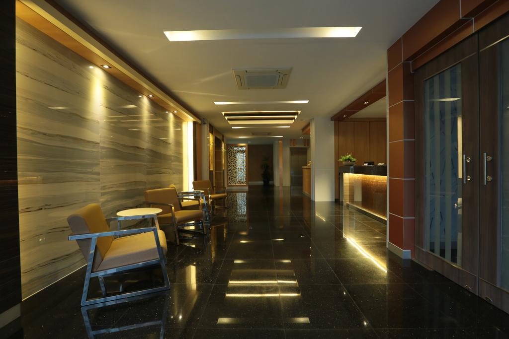 V Hotel Ubon Ratchathani Extérieur photo