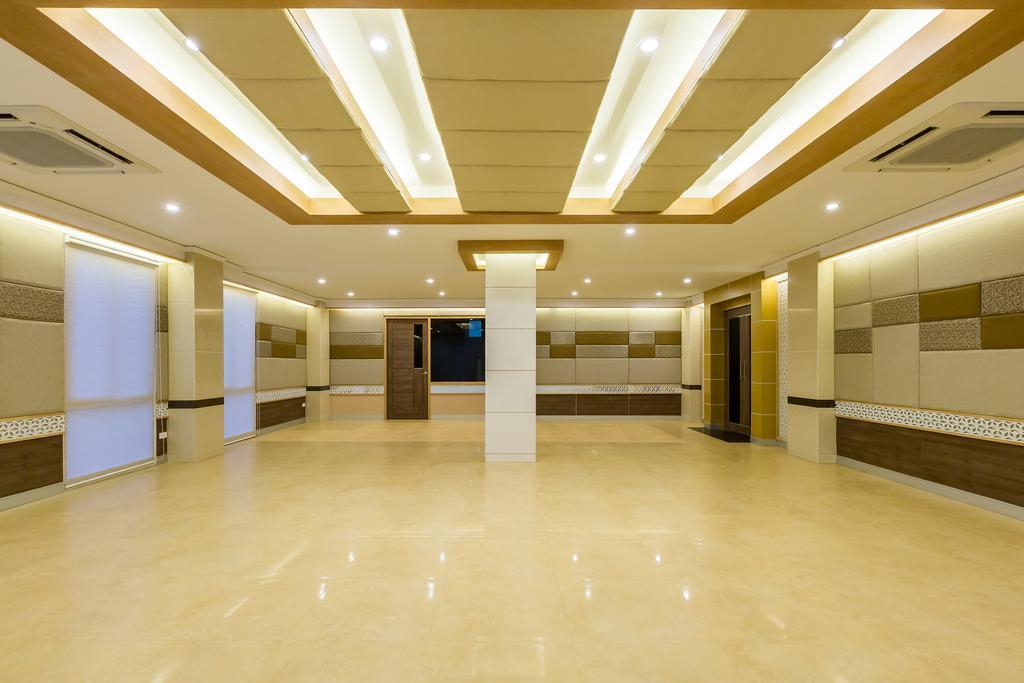 V Hotel Ubon Ratchathani Extérieur photo