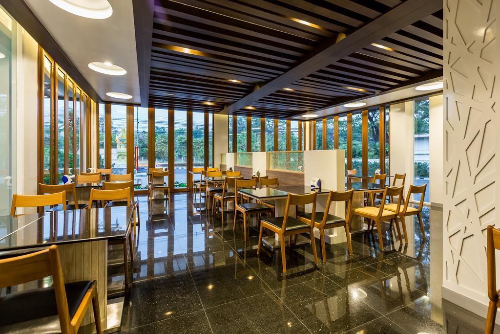 V Hotel Ubon Ratchathani Extérieur photo