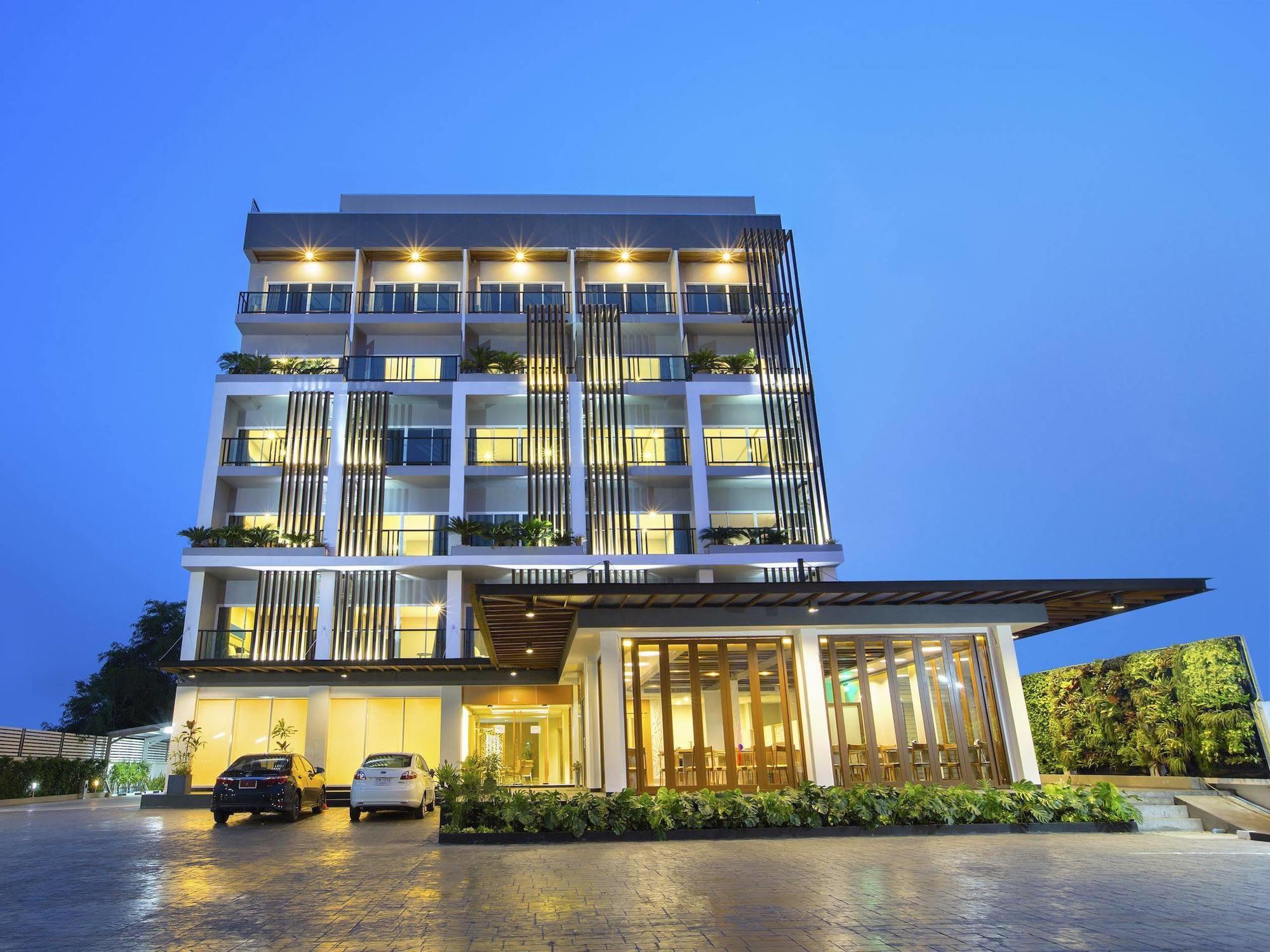 V Hotel Ubon Ratchathani Extérieur photo