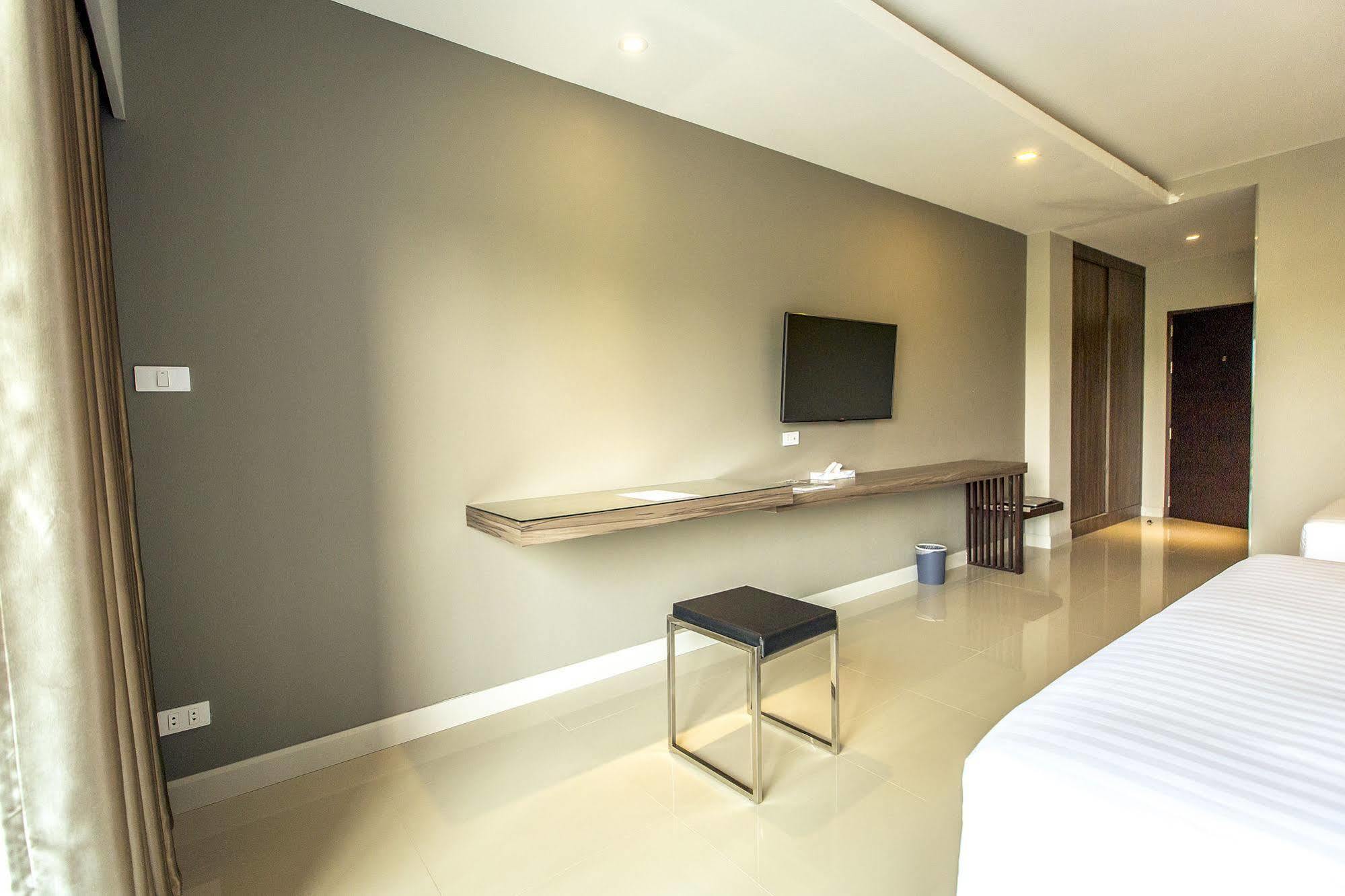 V Hotel Ubon Ratchathani Extérieur photo