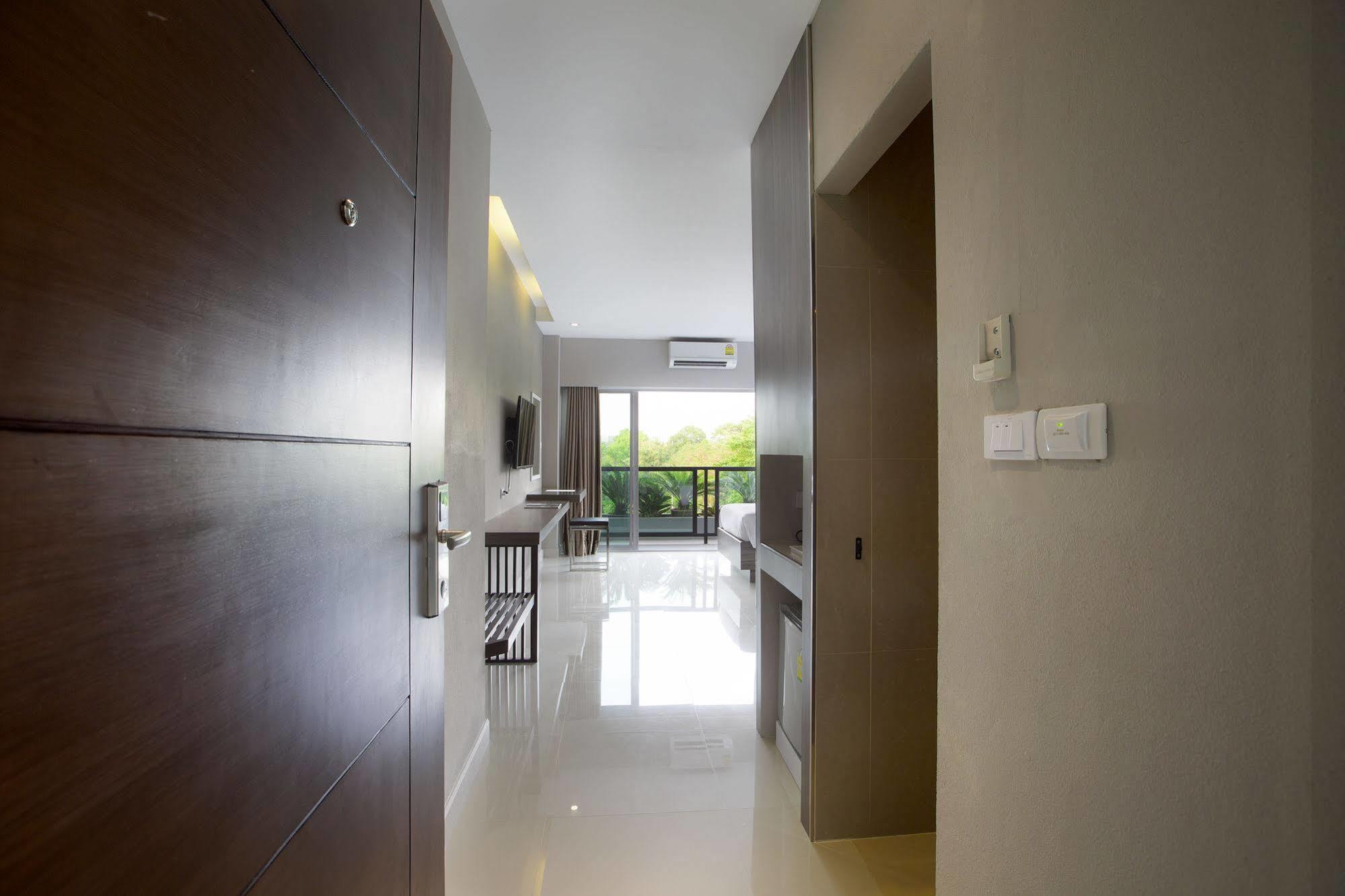 V Hotel Ubon Ratchathani Extérieur photo