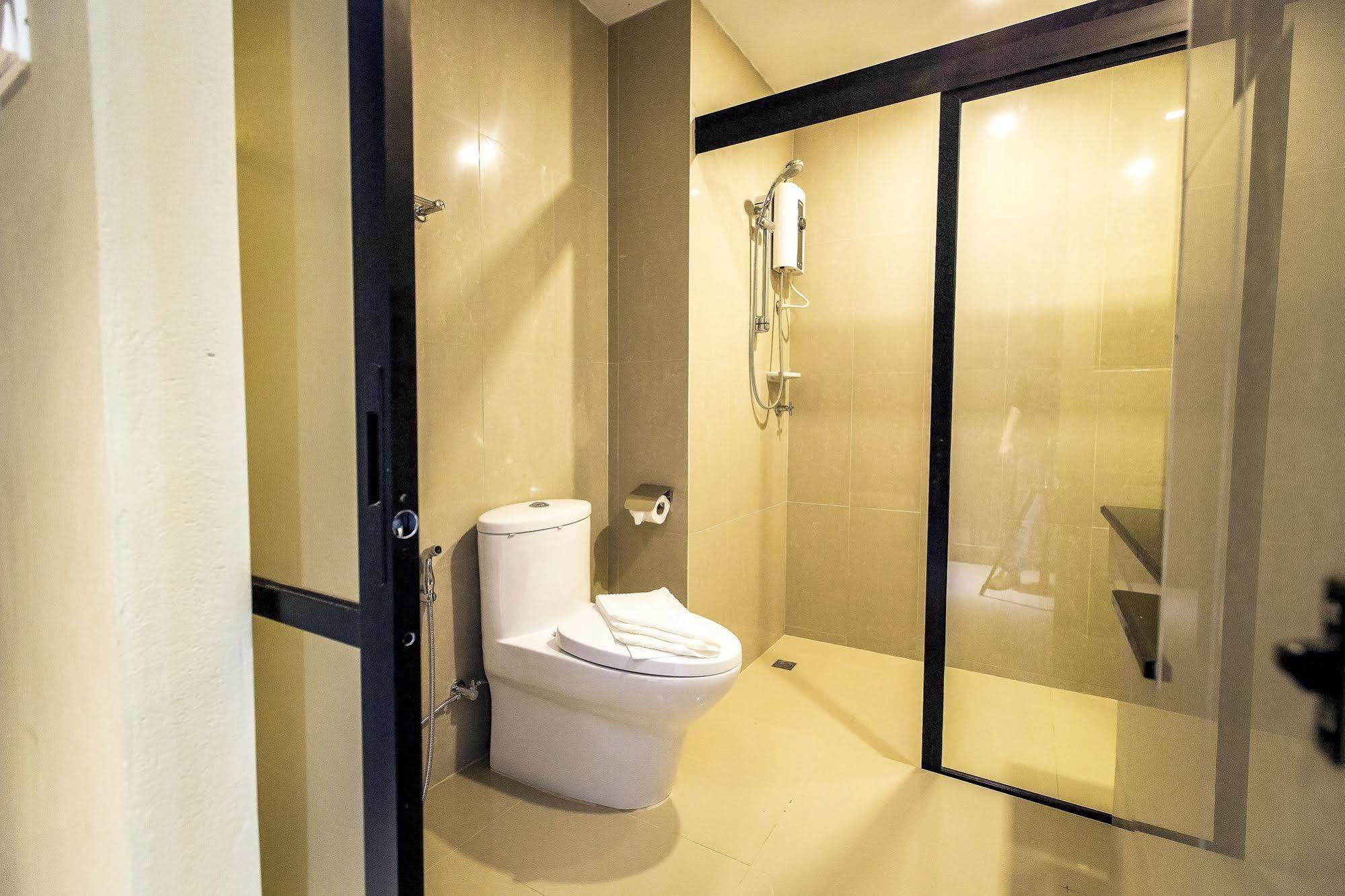 V Hotel Ubon Ratchathani Extérieur photo