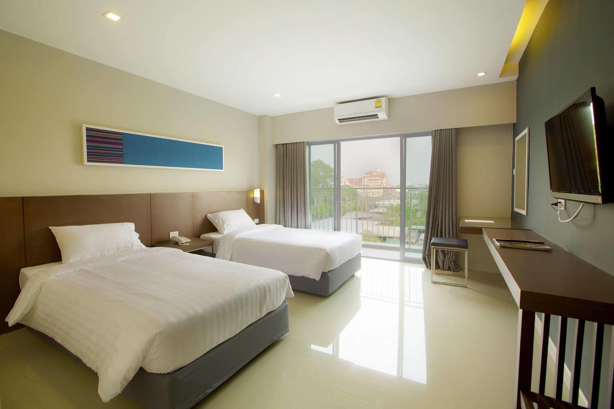 V Hotel Ubon Ratchathani Extérieur photo