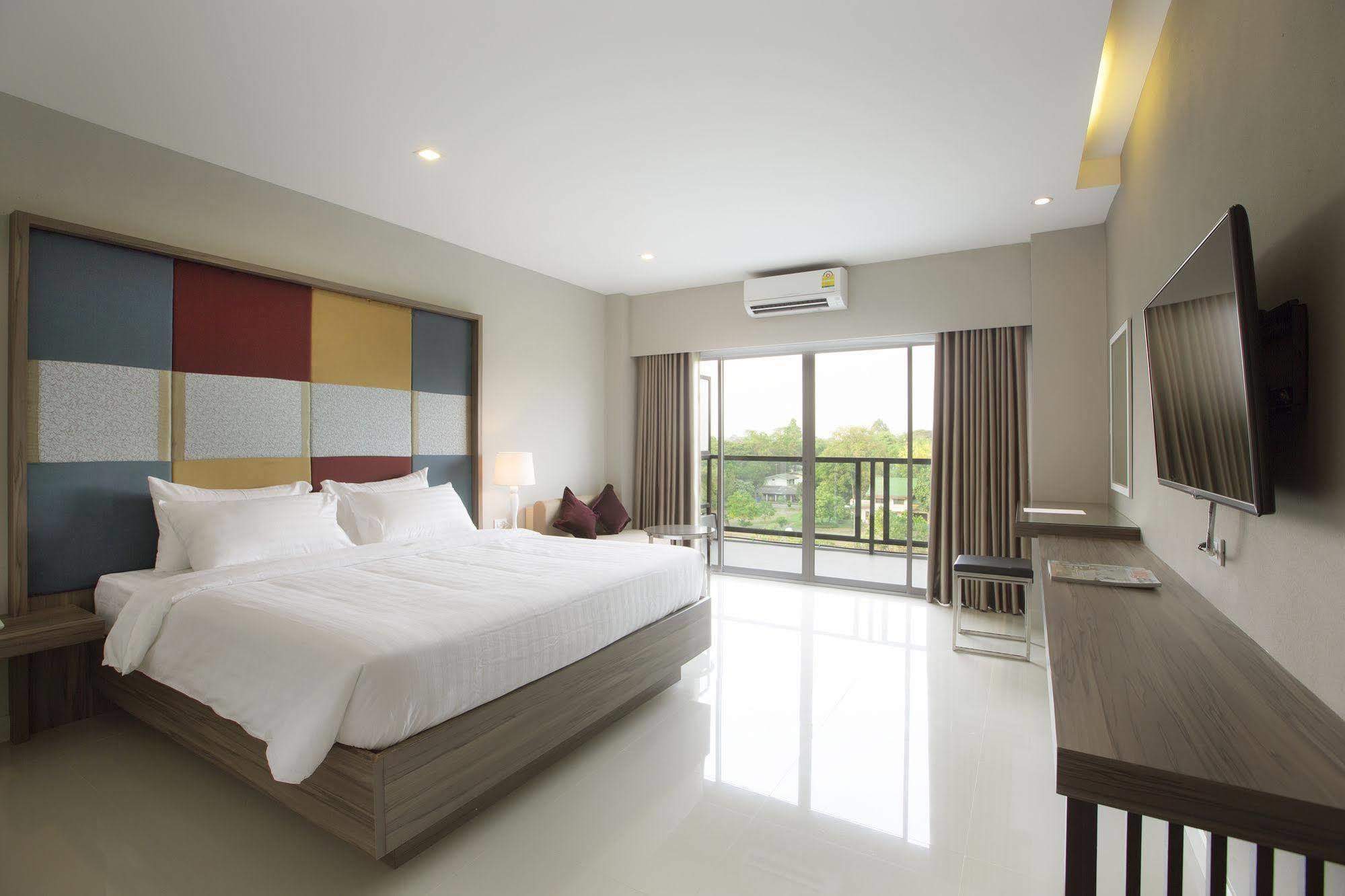 V Hotel Ubon Ratchathani Extérieur photo