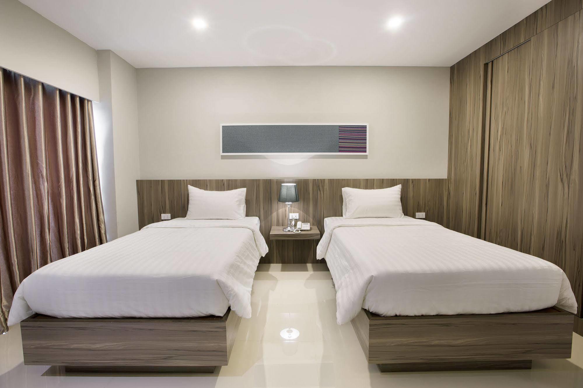 V Hotel Ubon Ratchathani Extérieur photo