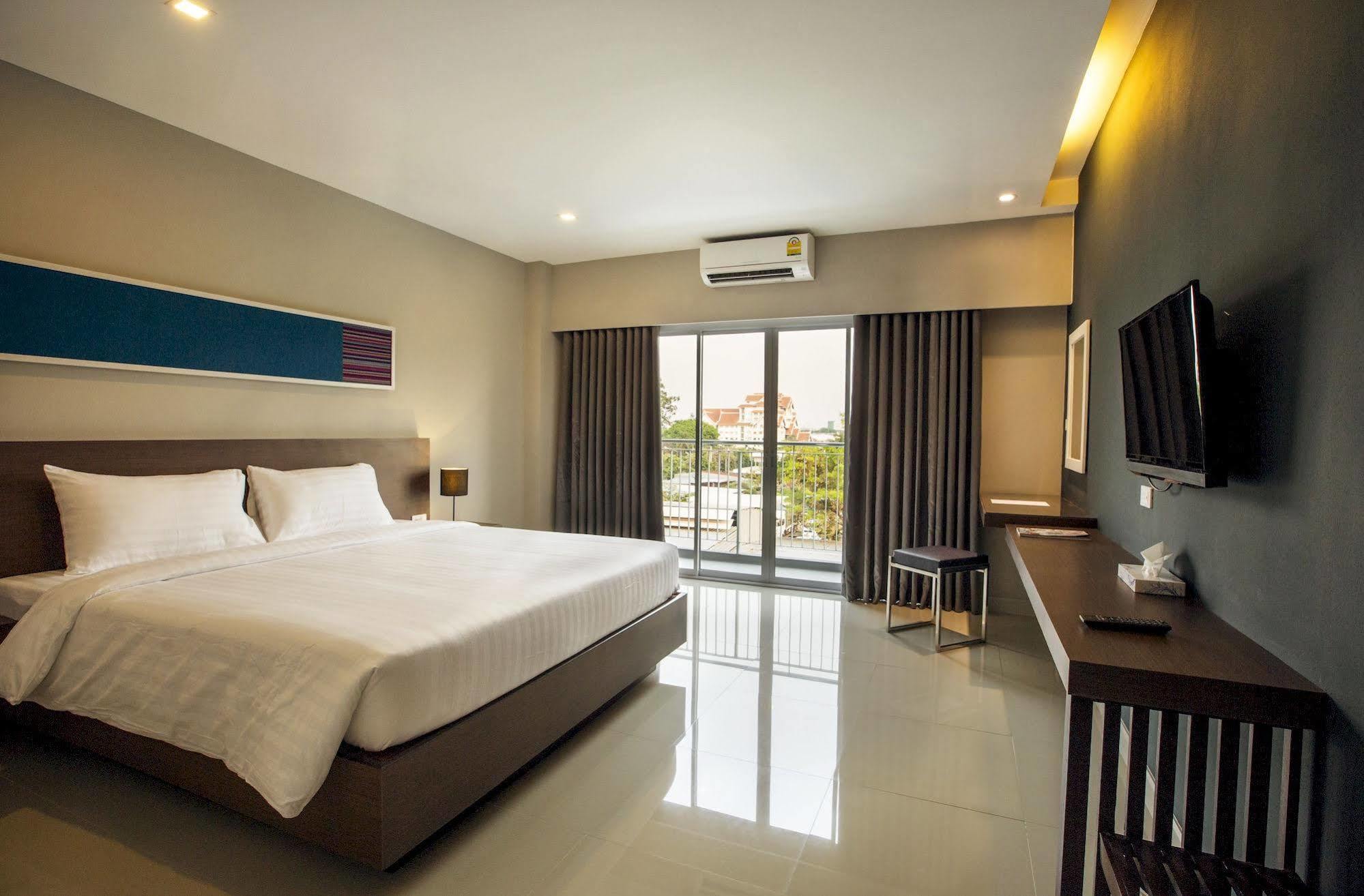 V Hotel Ubon Ratchathani Extérieur photo